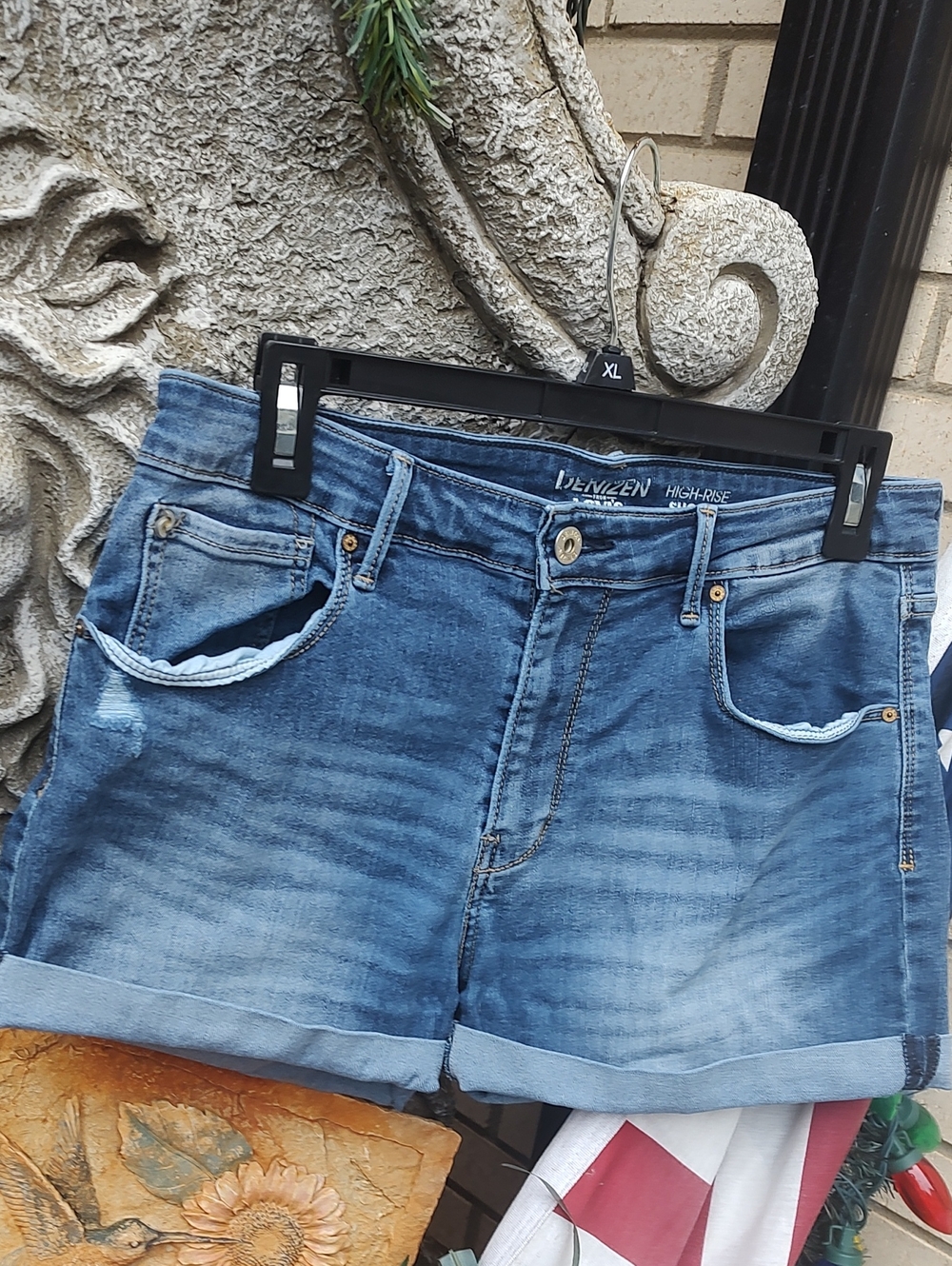 Levi's BlueJean shorts - Picture 3 of 11